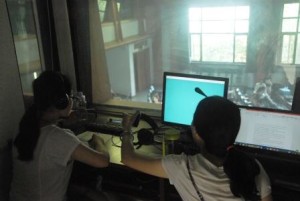 参赛选手和指导老师观摩304永利集团登录入口模拟国际会议